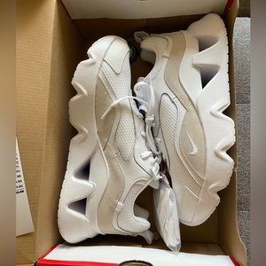 Women’s Nike RYZ 365 2- white/beige